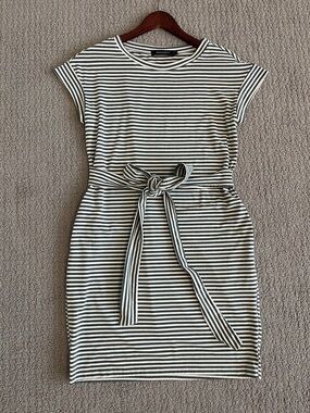 🩷 Olive Green & White Striped Tie-Front Tshirt Midi Dress